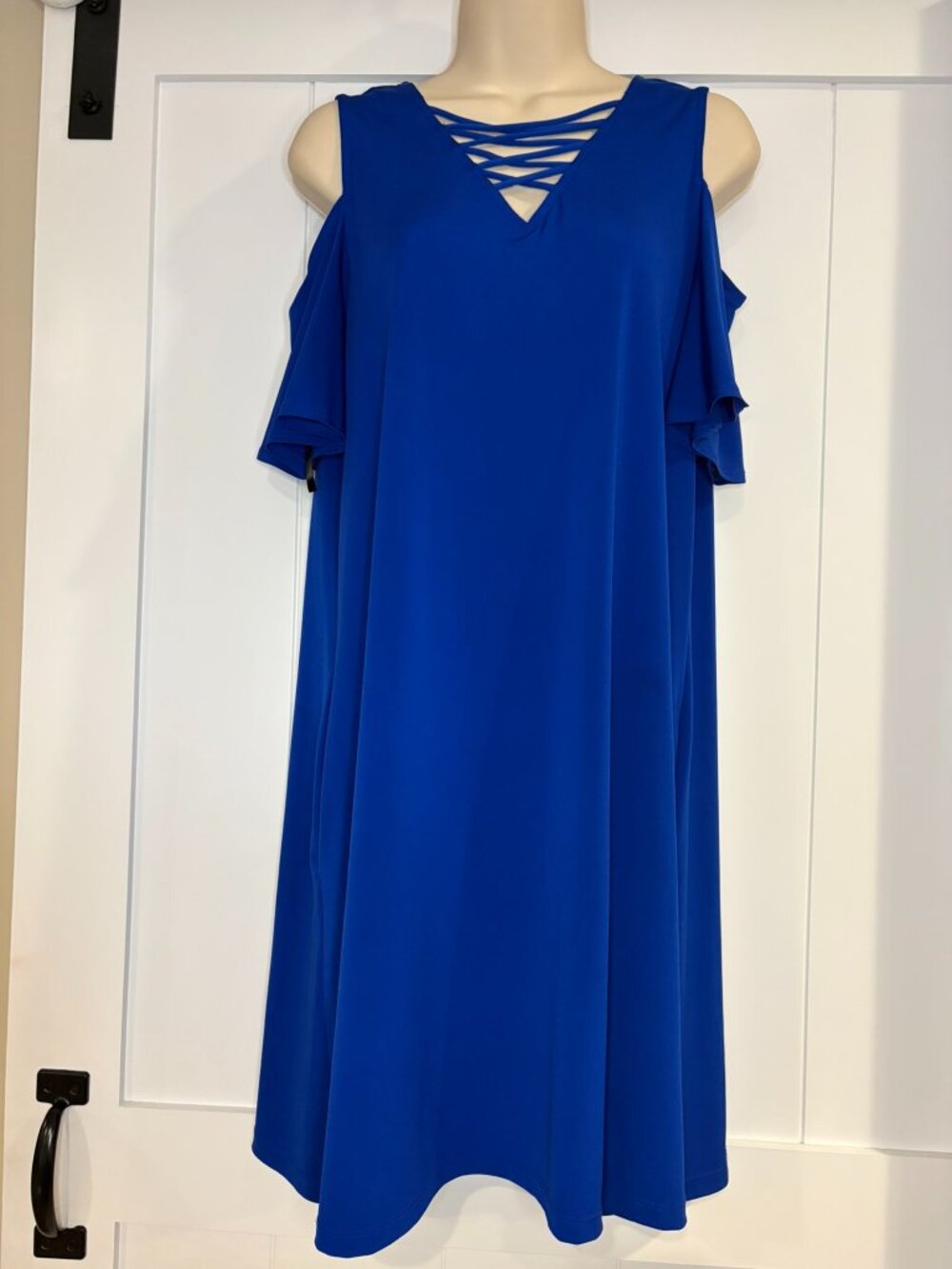 Apt. 9 blue cold shoulder dress with pockets, size M